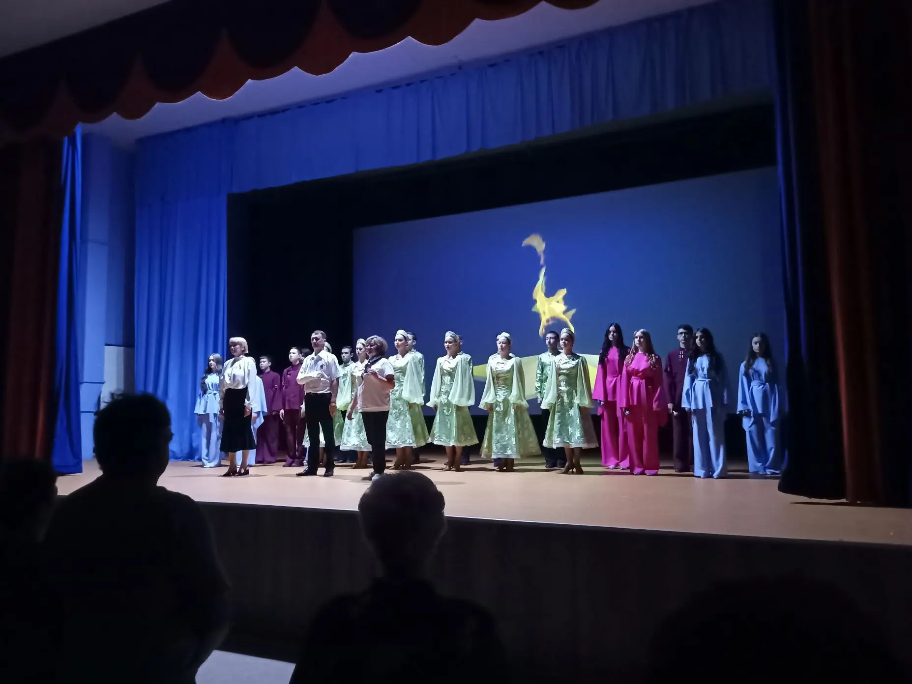 В Сарапуле представили проект «Любовь сильнее смерти».

🎞️Зрителей на большом экране в кинозале биб