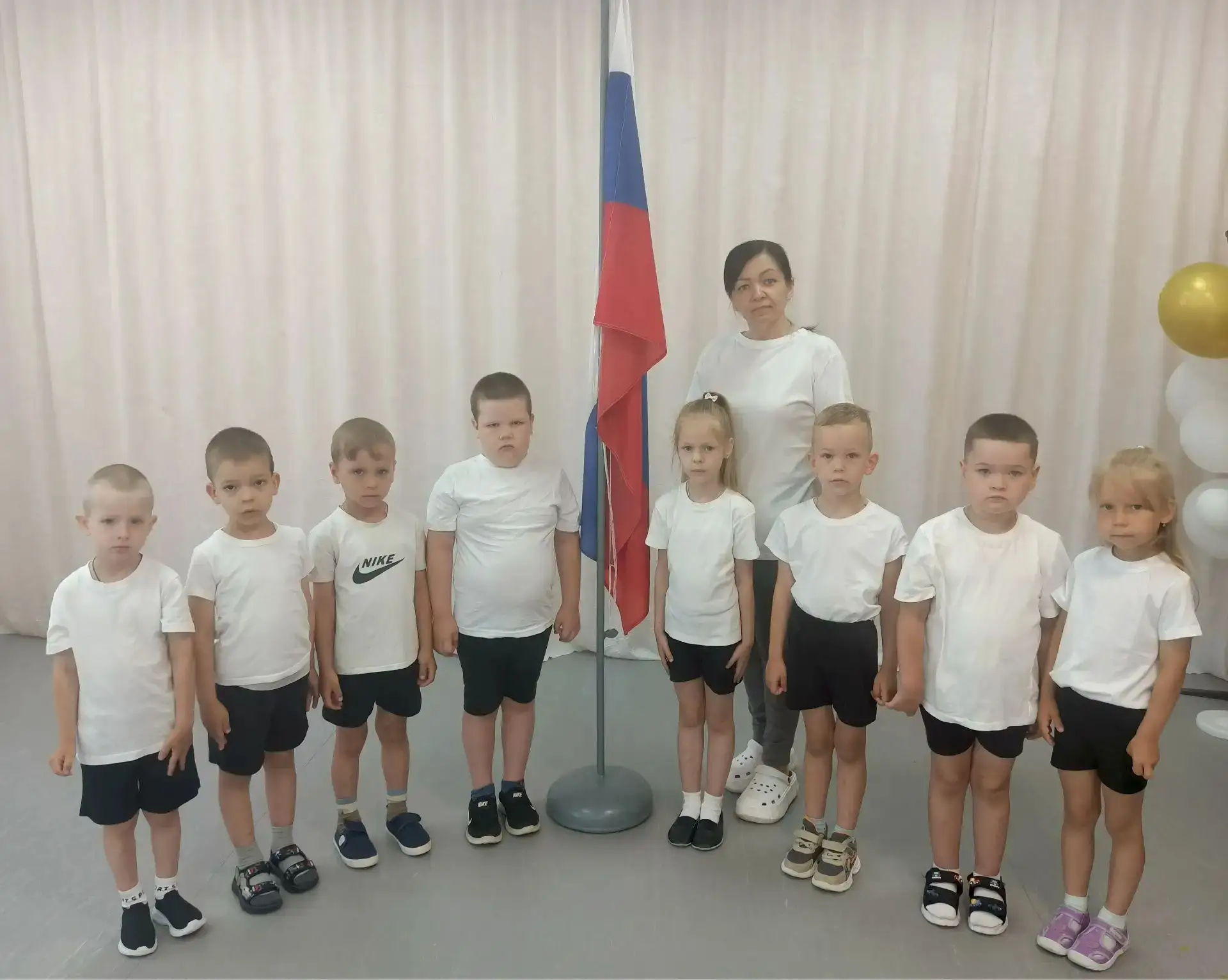 🇷🇺 Церемония поднятия Государственного флага Российской Федерации в ДОУ. 

🤝 В этот момент особо 