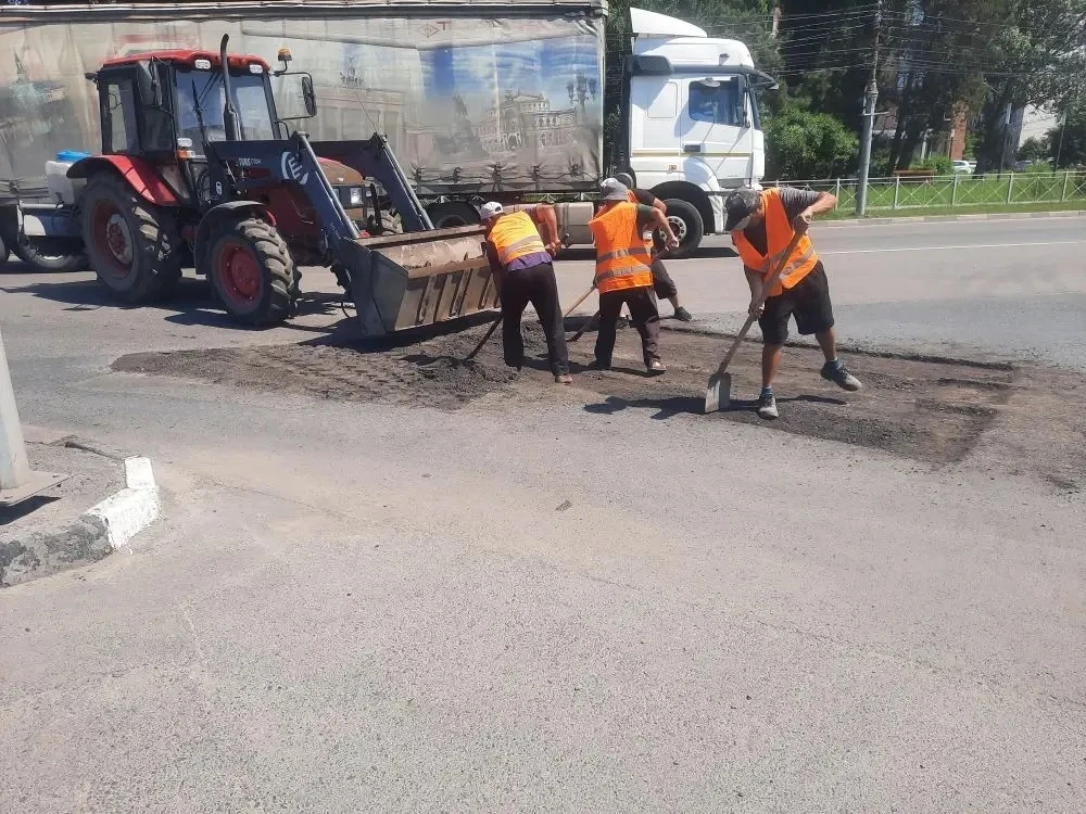 В Курске продолжается ямочный ремонт дорог

Подрядная организация в рамках заключённого муниципально