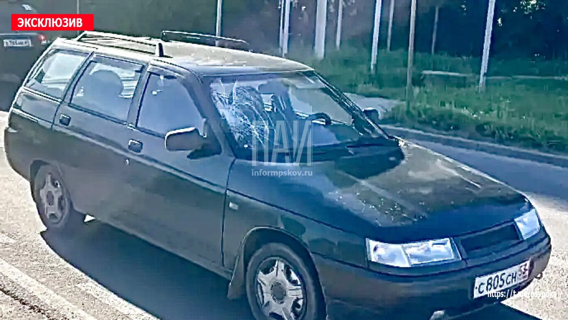 В Великих Луках, на улице Гражданской у дома 44, у магазина «Удачный выбор», водитель автомобиля Lad
