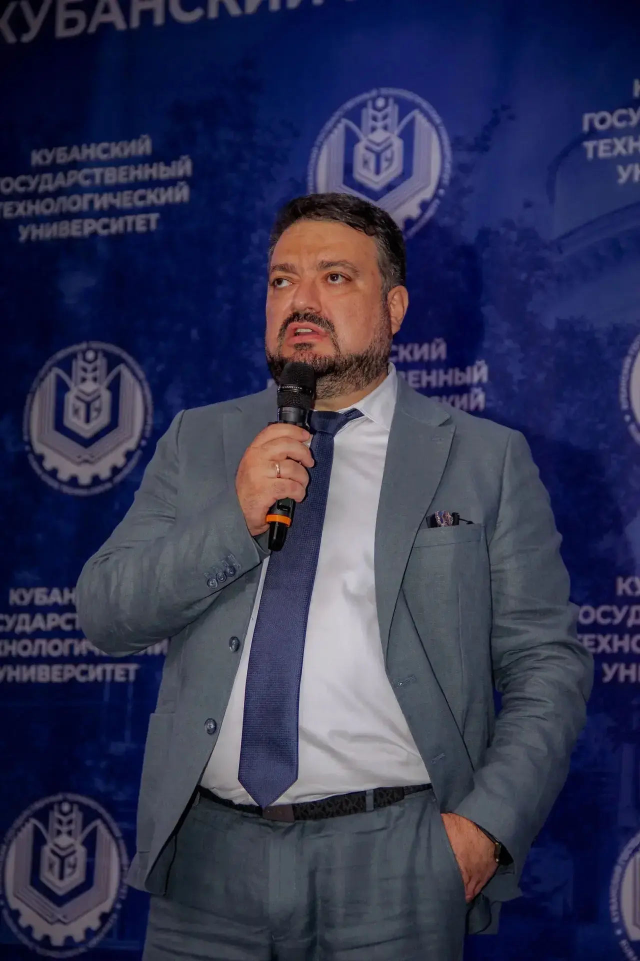 Вчера студенты 1 курса получили студенческие билеты!