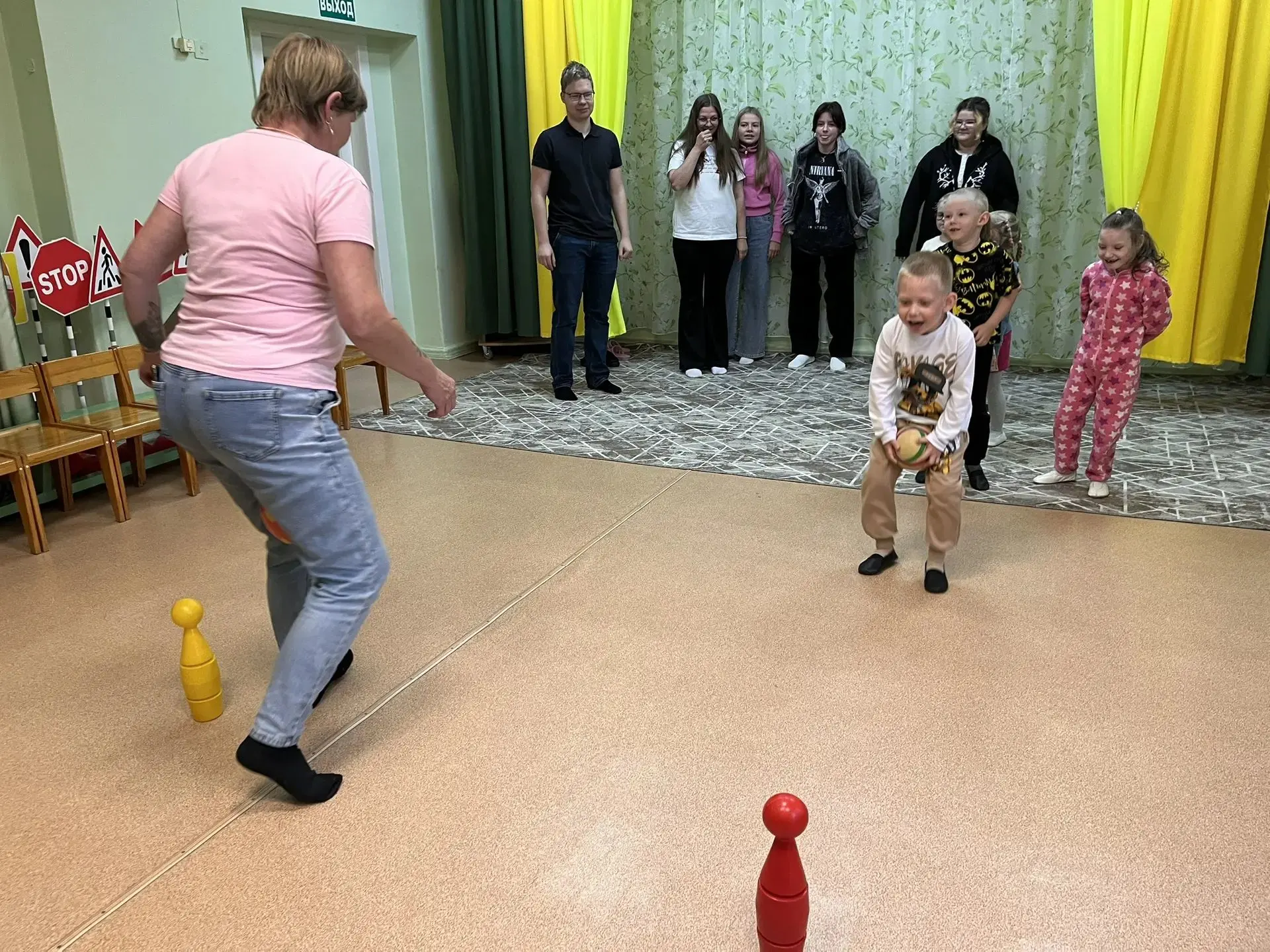 В пятницу у группы "Звездочка" прошло веселое развлечение ко Дню семьи, любви и верности. Ребята вып