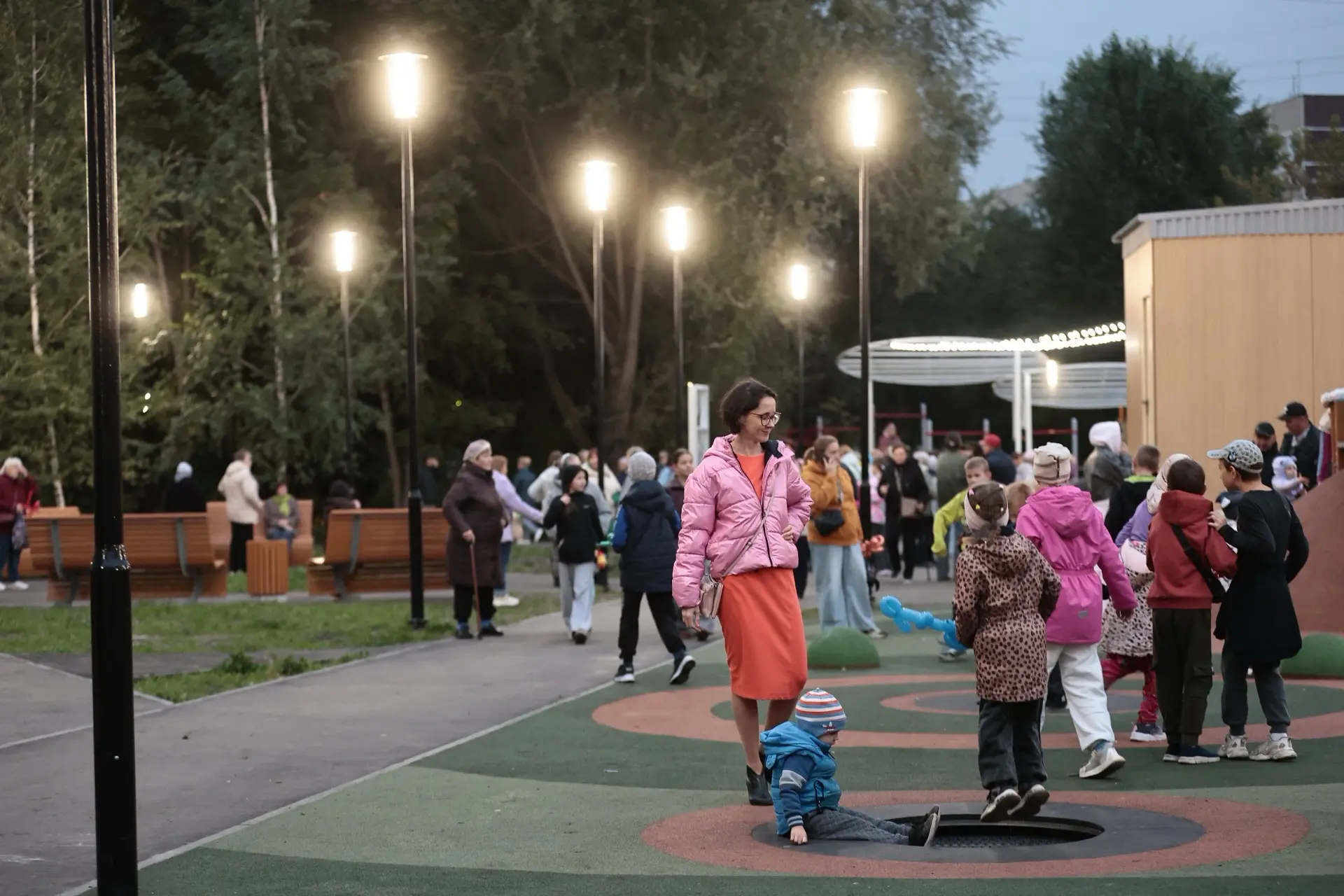 🌳Продолжаем делать комфортнее наши дворы, скверы и парки:
