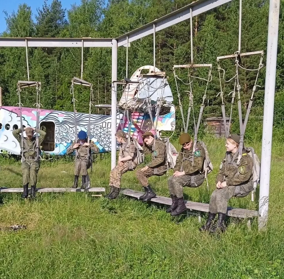 ❗️С 19 по 25 июня наши кадеты приняли участие в захватывающих парашютных сборах! 🪂
✅Это была неделя