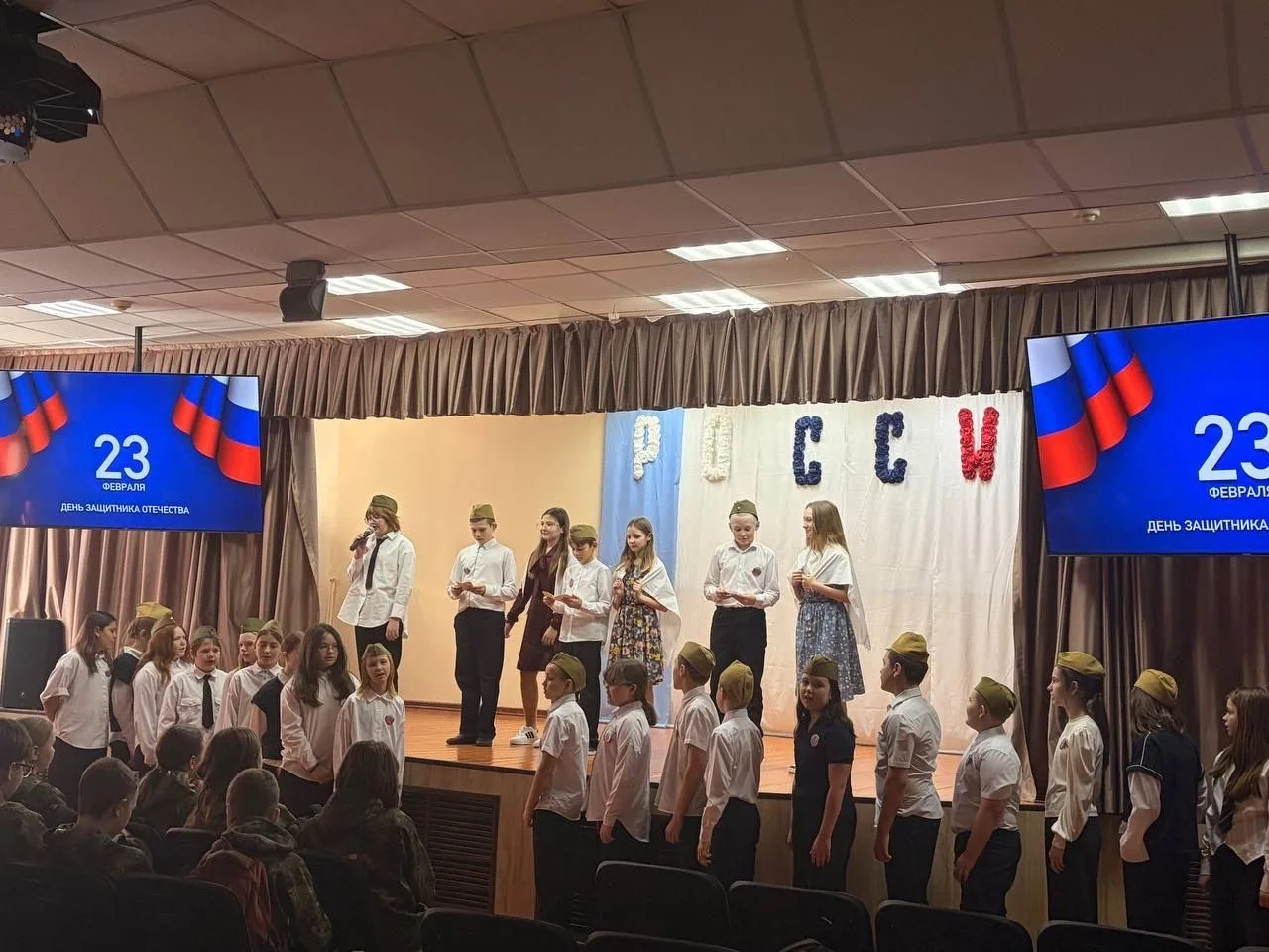 🎶 17 и 18 февраля в Еткульской школе прошли отборочные этапы фестиваля военно-патриотической инсцени