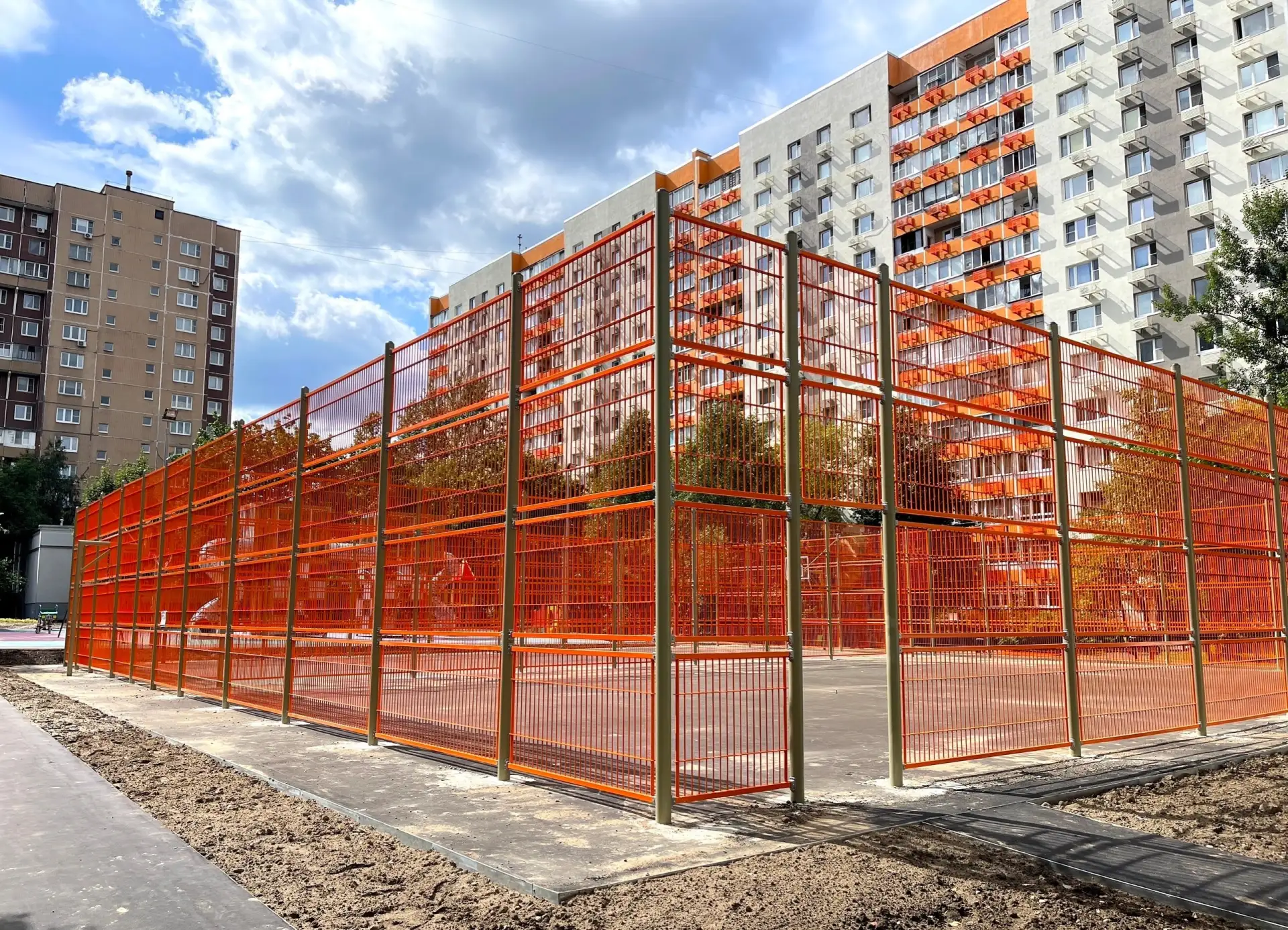 🏀 Новая спортплощадка на Скульптора Мухиной почти готова