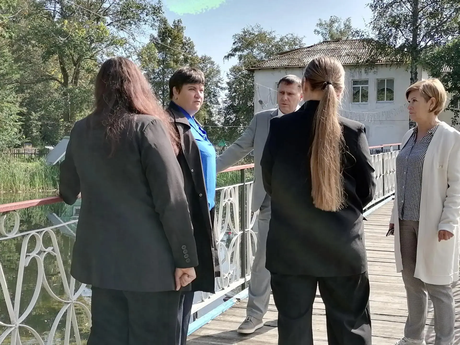 Еще один населенный пункт и объект, который посетили вместе с депутатом Новгородской об...