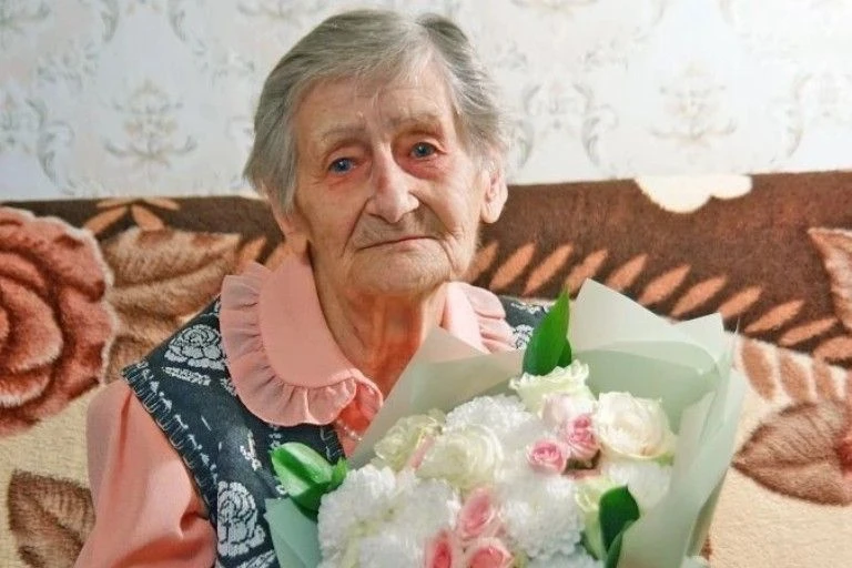 Ветеран ВОВ из Тверской области Клавдия Струнаева отметила вековой юбилей  Со 100-летием труженицу т