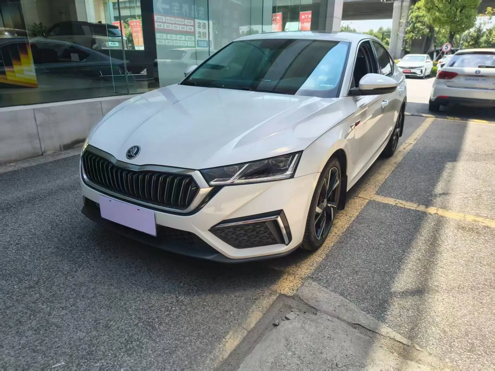 🇨🇳В наличии в Китае: Skoda Octavia PRO  — 2023г., 52.000км. — 1.4л., 150л.с., РКПП ✅Без окрасов  💵Ст