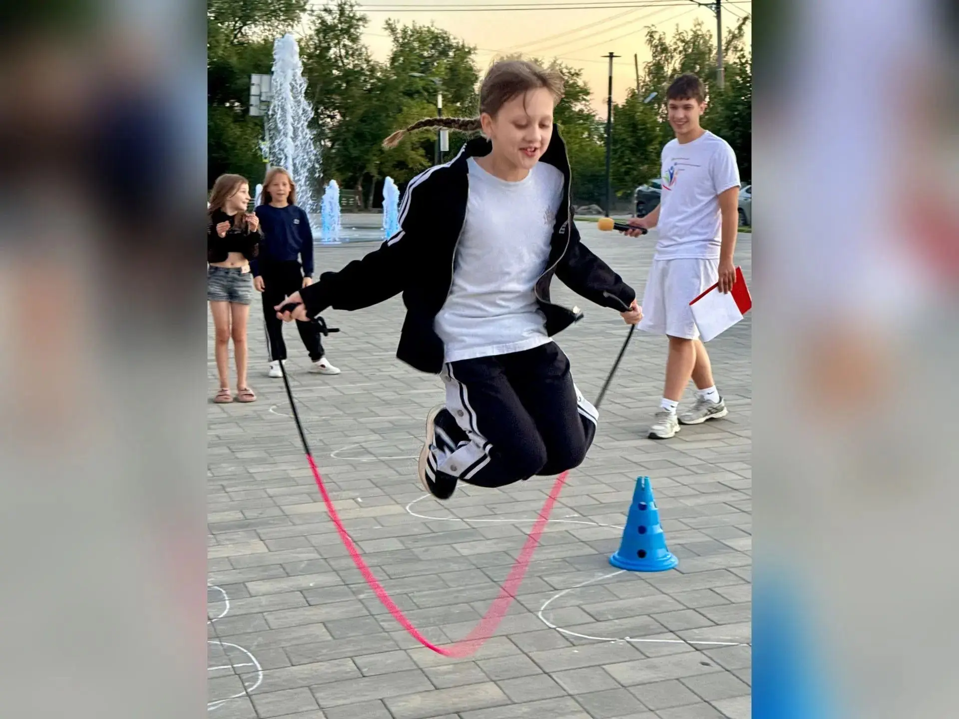 В минувшую пятницу праздник на площади Районного Дворца культуры "Вёшенский" превратилс...