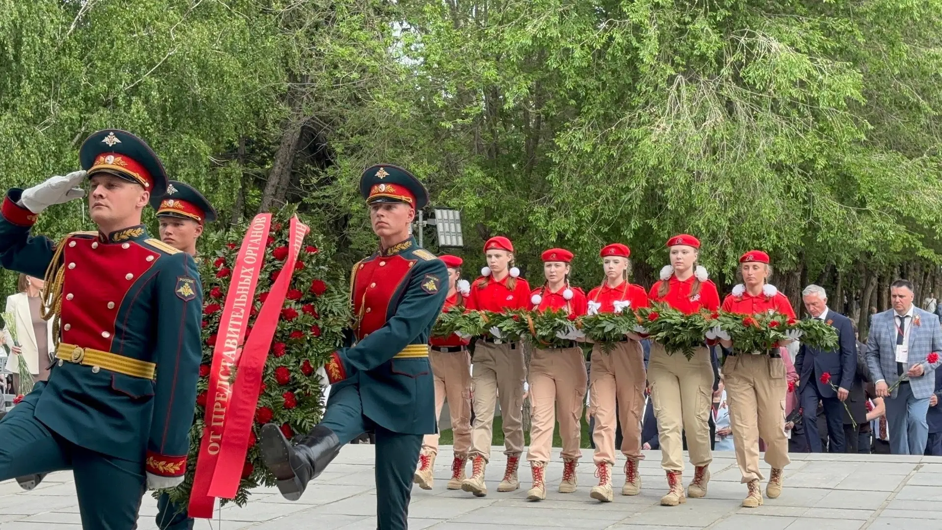 🇷🇺 Клятва на главной высоте страны!    Знаковое событие произошло в жизни нашего юнармейского отряда