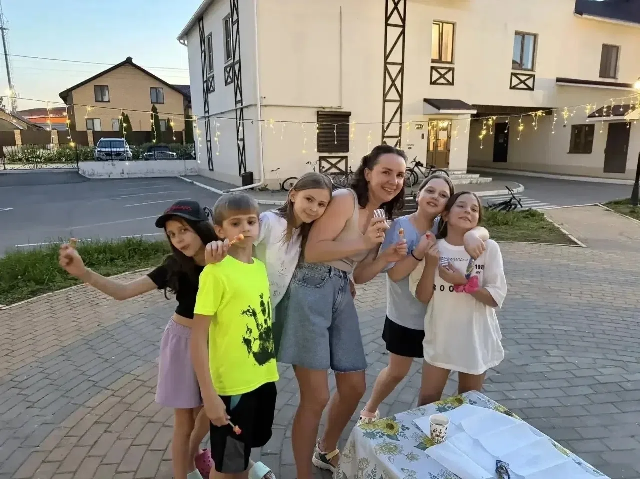 В рамках XII Всероссийской акции «Международный день соседей», жители переулка Советски...