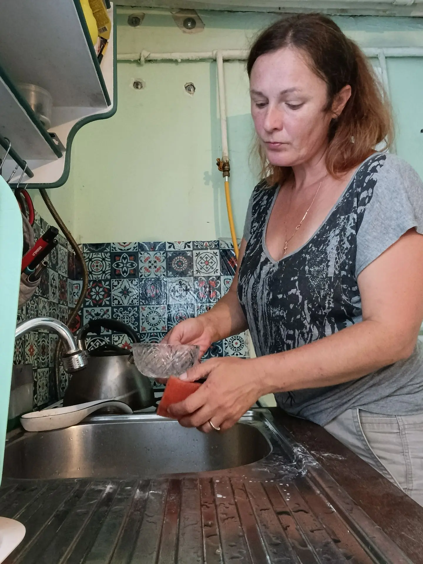 Наводила сегодня порядок в доме отца - это всегда мероприятие на полдня, но, боже, какой этой кайф, 