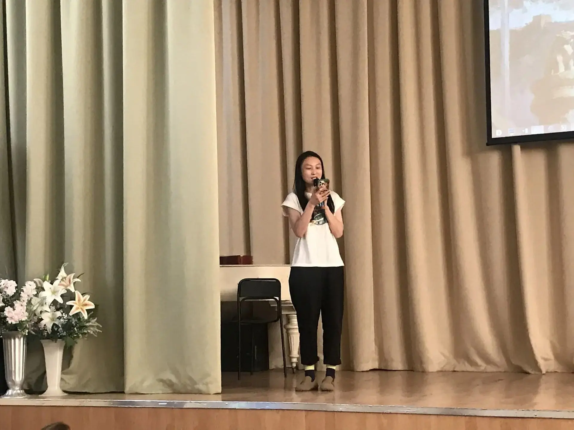 🎉В актовом зале школы №48 состоялся праздничный концерт китайской вокальной музыки в честь окончания