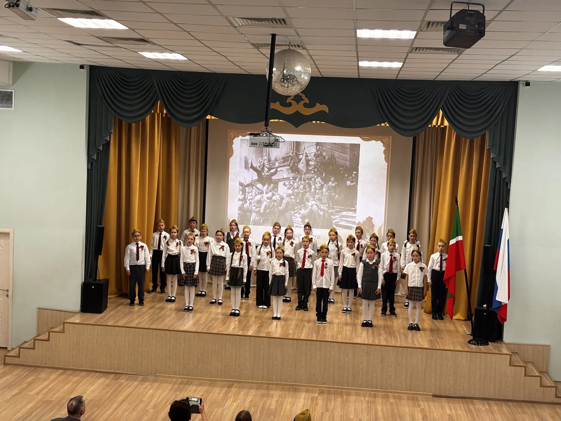 В преддверии 9 мая в параллели 3-х классов нашей гимназии прошло трогательное и торжественное меропр