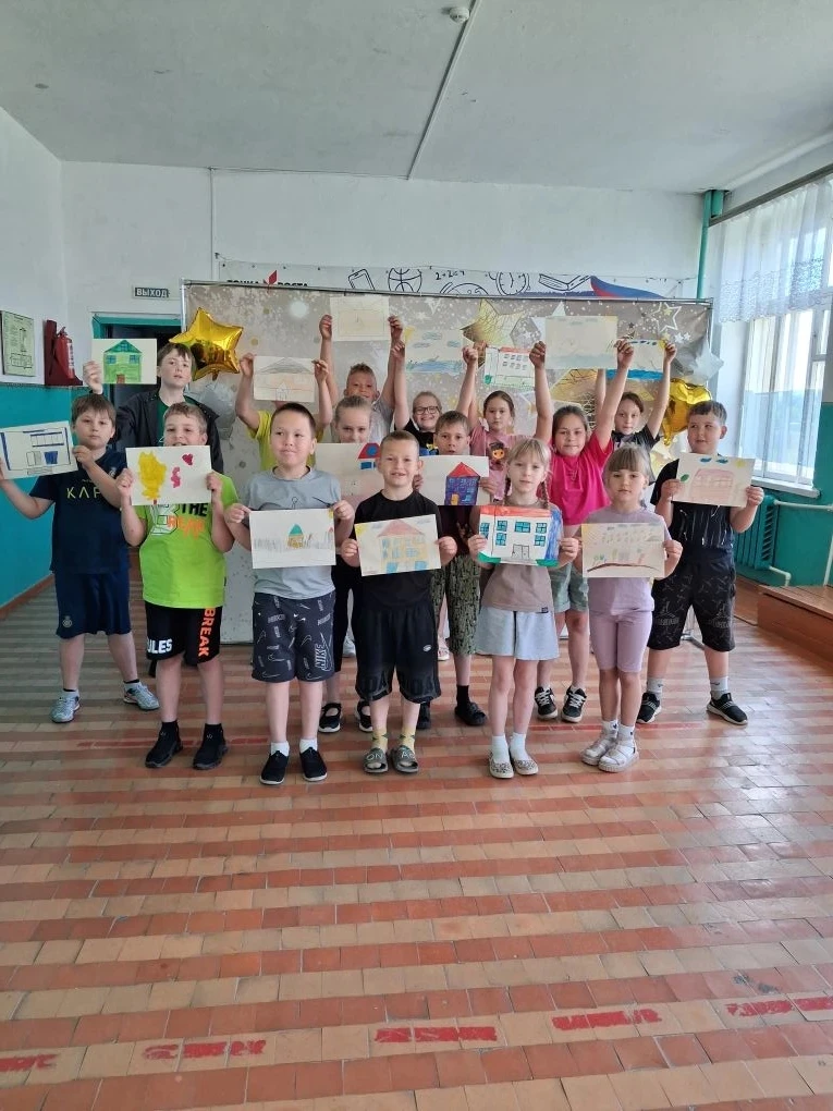 4️⃣день в лагере "Родничок"🌊

✅День начался с утренней зарядки.

✅После завтрака ребята посетили му