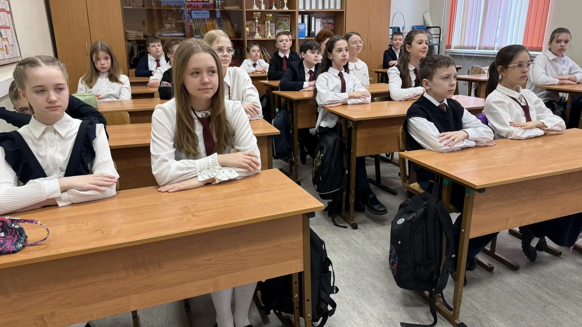 🗓️ Сегодня в школе на уроке «Разговоры о важном» прошло занятие «День Земли- каждый день». Школьники