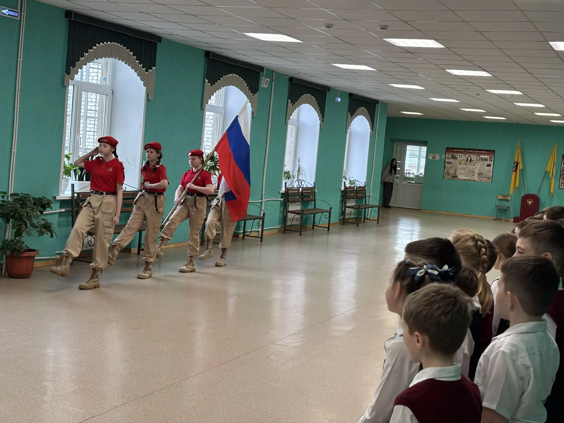 🗓 Торжественная линейка дала старт новой учебной неделе!
