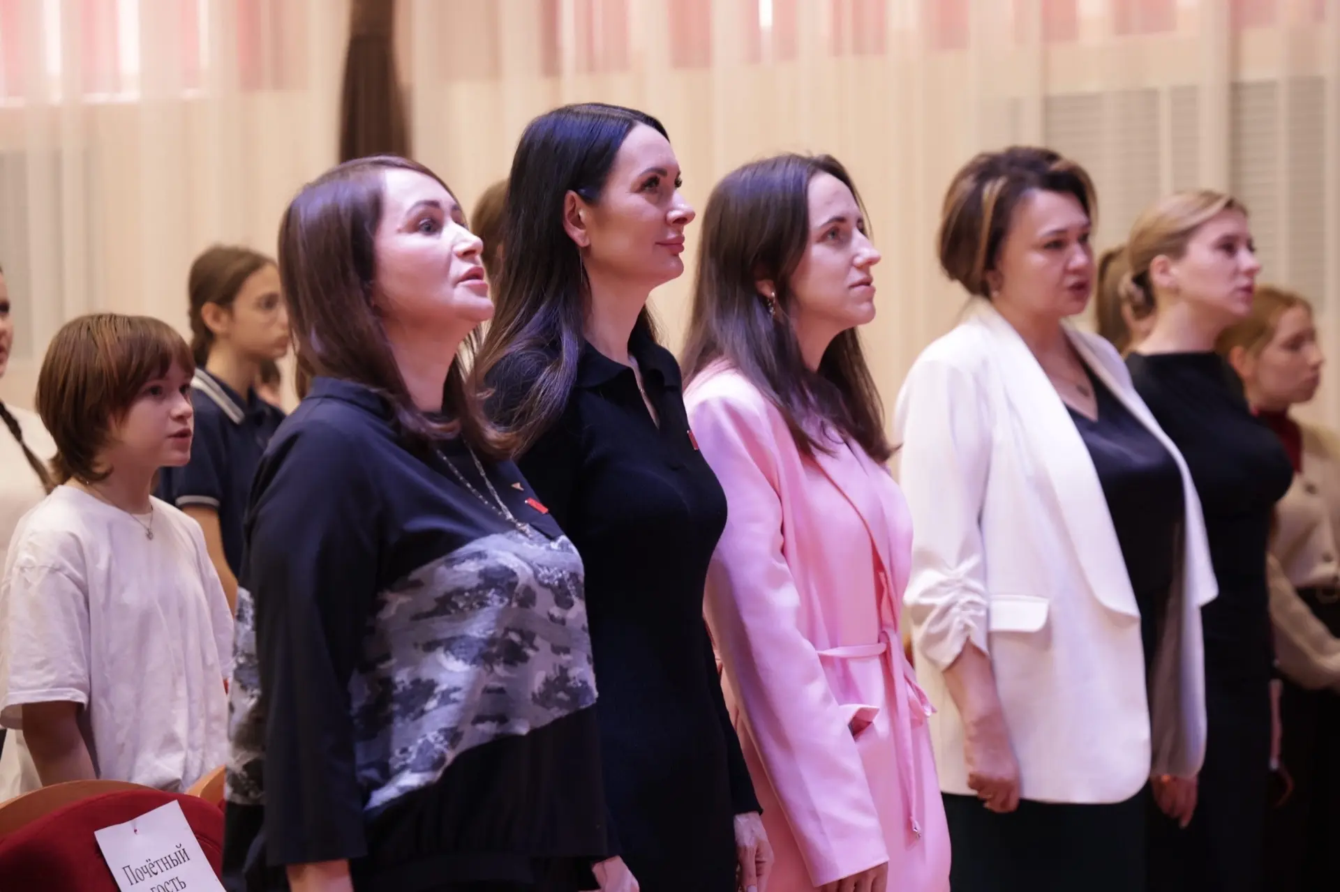 Важные гости и тёплые слова 🤗  Разделить радость события с учащимися и педагогами школы №20 пришли п