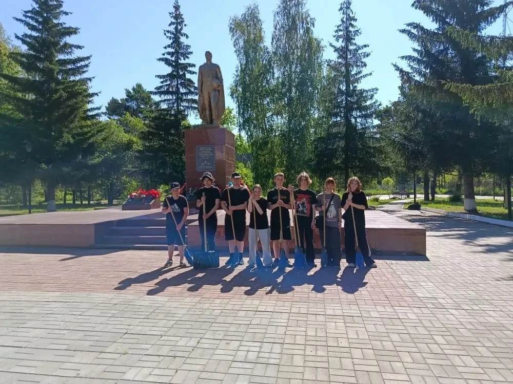 🌟 Акция «Обелиск» 🌟

22 июня  прошла традиционная акция «Обелиск» по уборке территории возле Памят