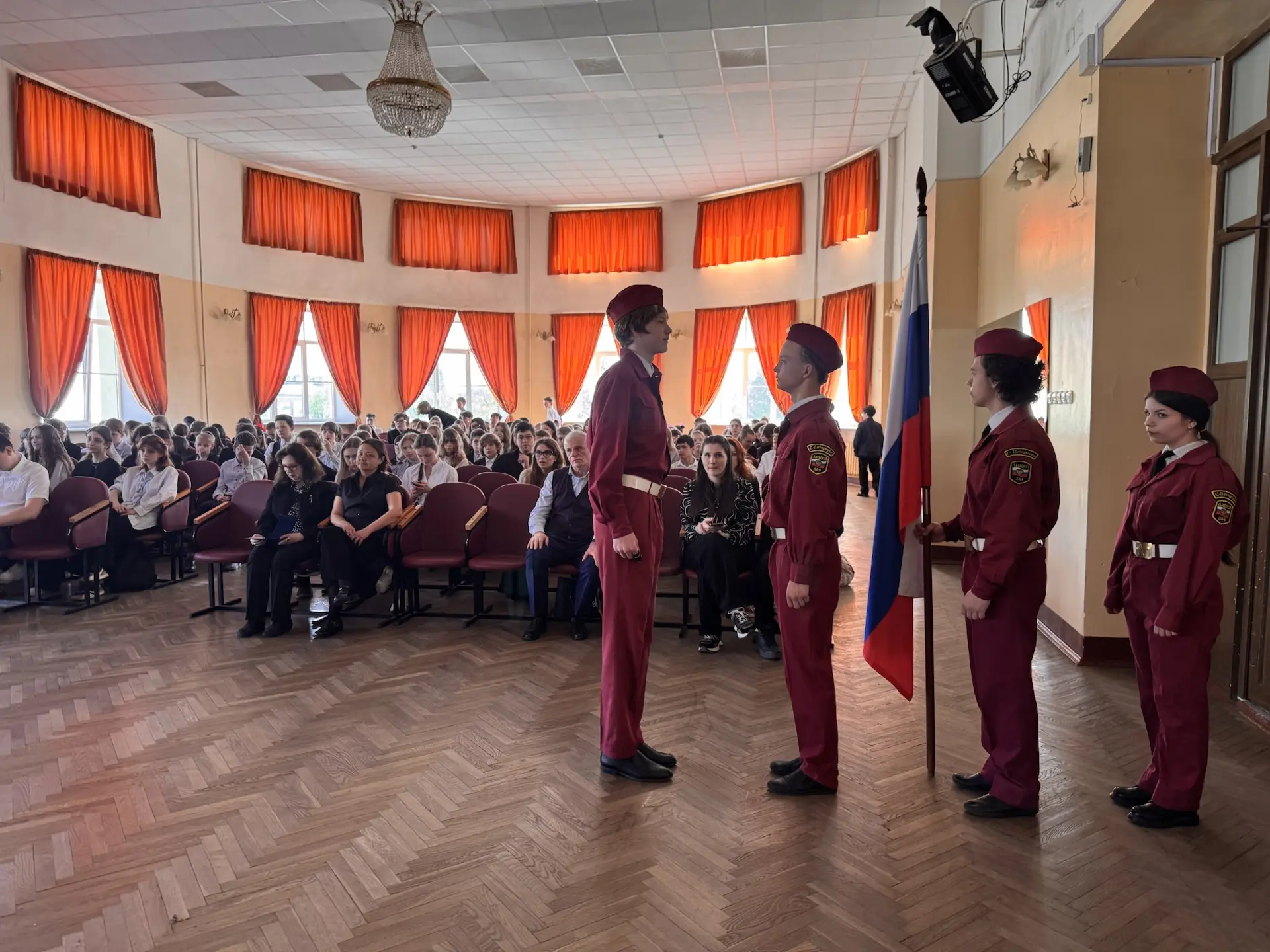 🗓️18 мая, в понедельник, состоялась торжественная церемония выноса государственного фл...