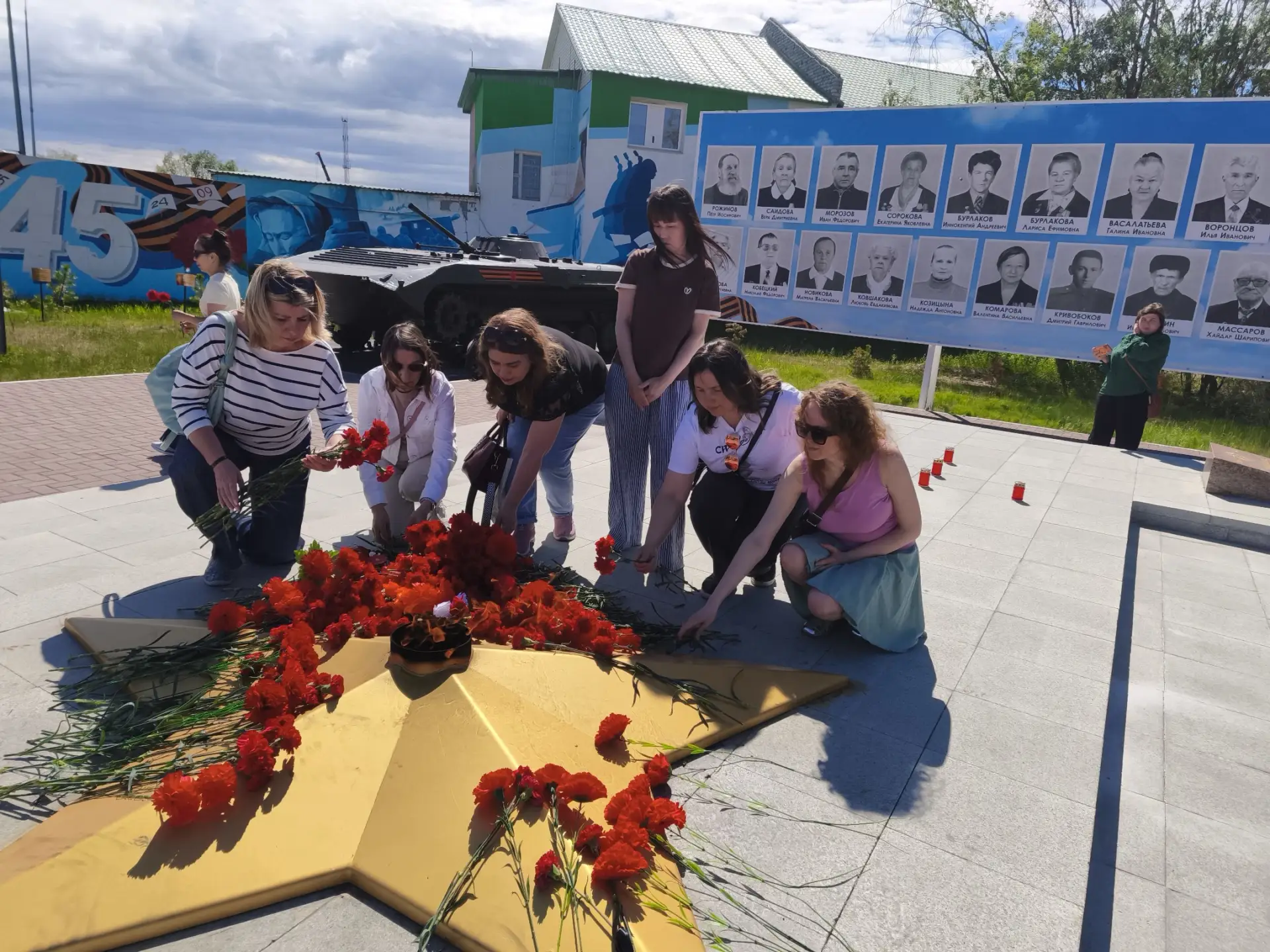 В День памяти и скорби сотрудники МБУ ДО «Уренгойская ДШИ» присоединились к памятной акции, посвящен