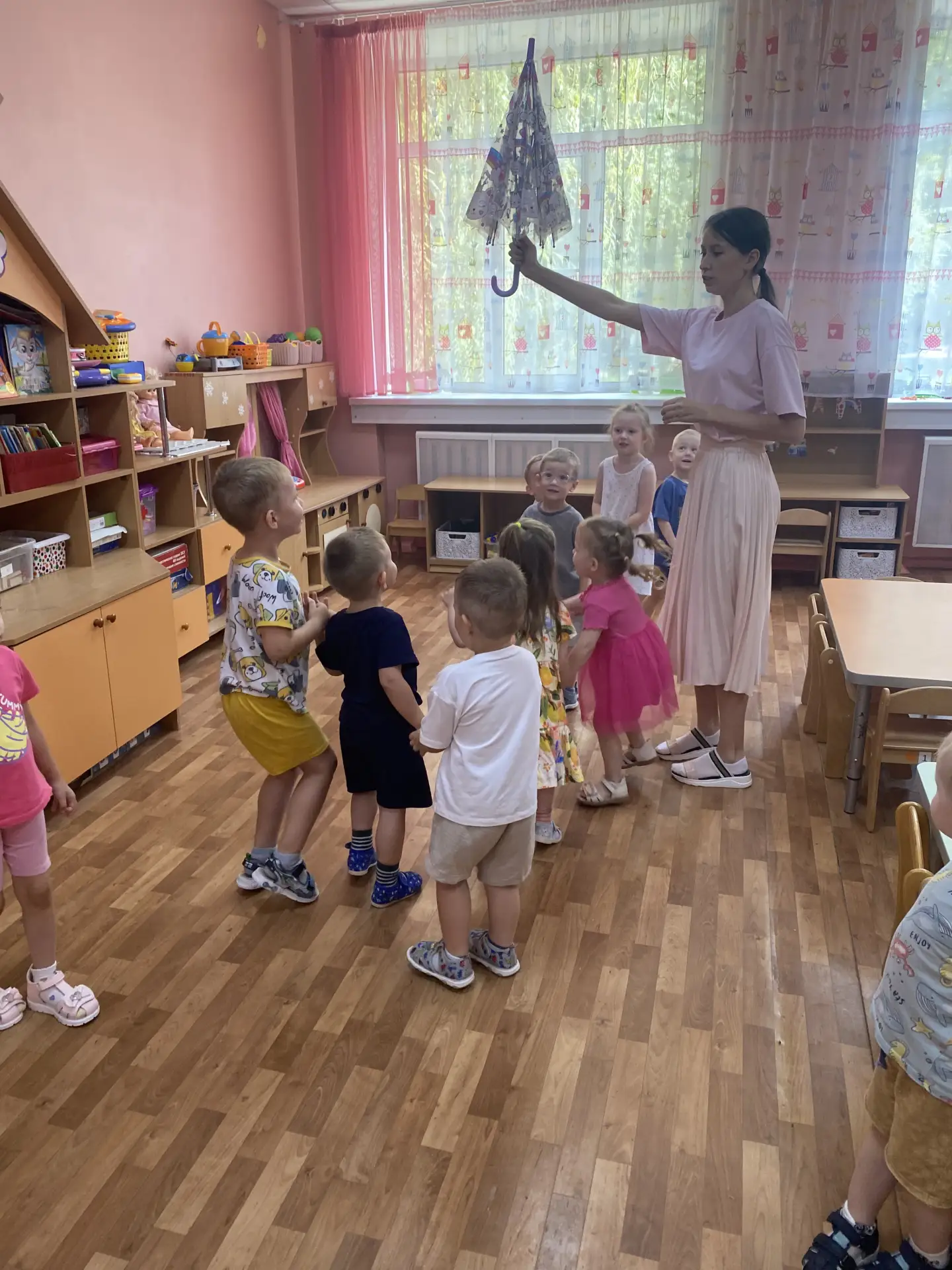 "Вышел зонтик погулять,