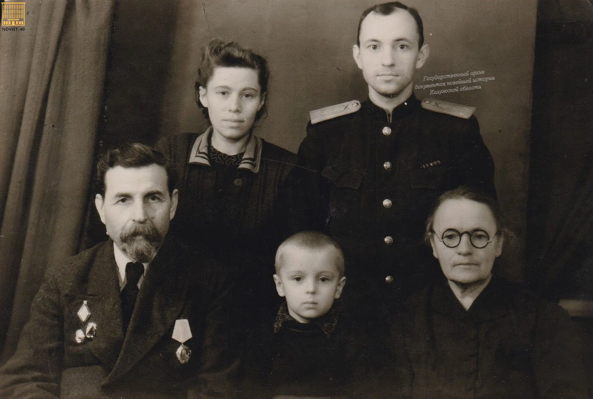 8 июля – День семьи, любви и верности. 

Публикуем фотографии, отражающие историю семей, из нашей ар