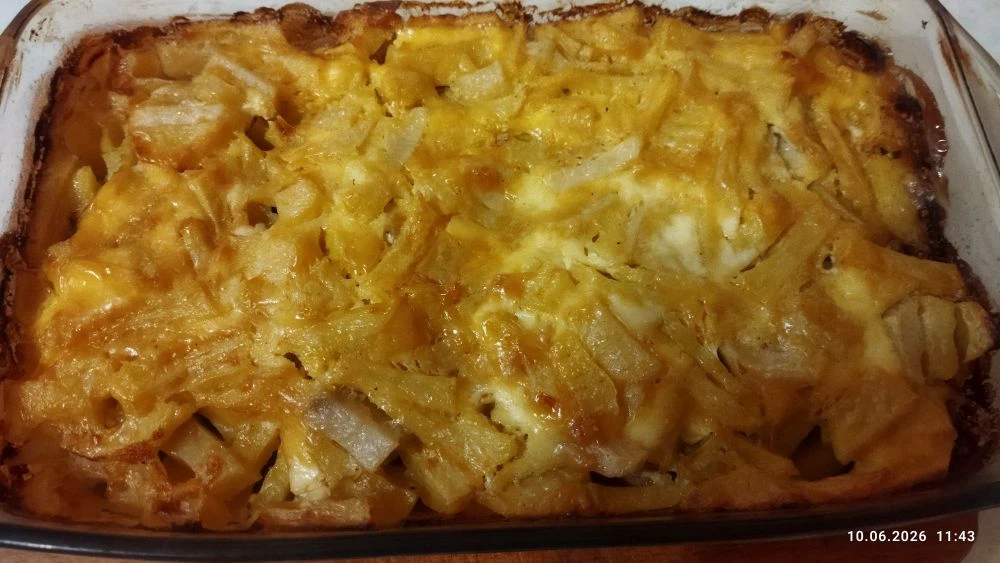Картофель, запечённый с мясом в духовке🥔

Этот рецепт всегда спасает когда хочется чего то вкусного
