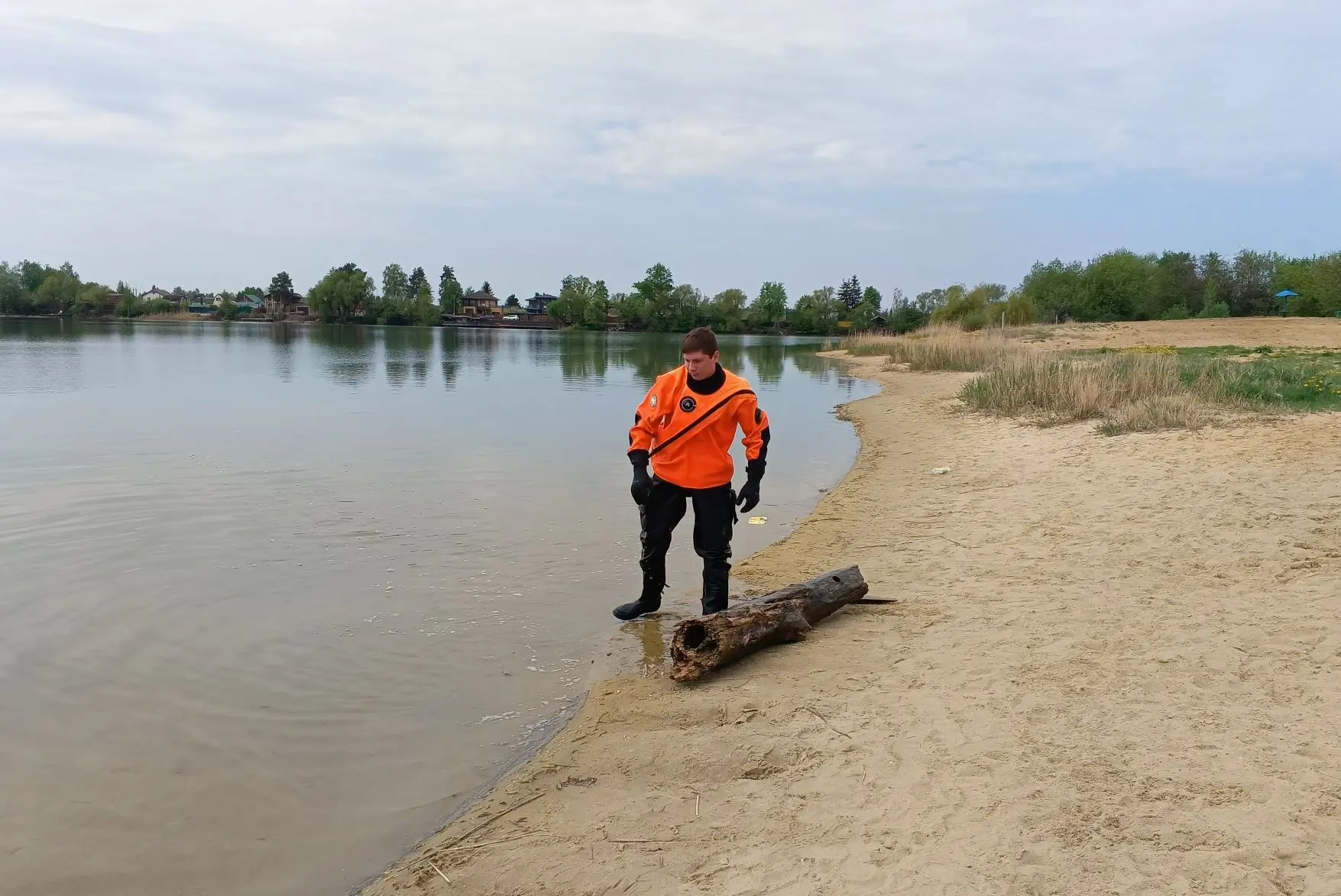 🤿Спасатели проводят водолазное обследование мест отдыха на водоемах Орловской области  Сотрудники по