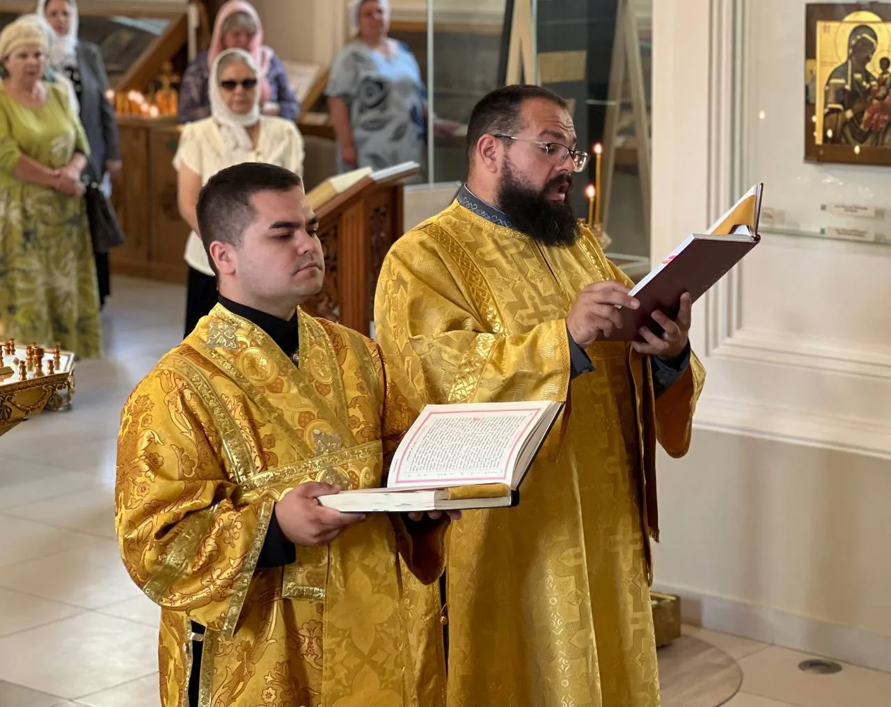 🙏 Воскресный день в нашем храме 

Христос Воскресе, родные!