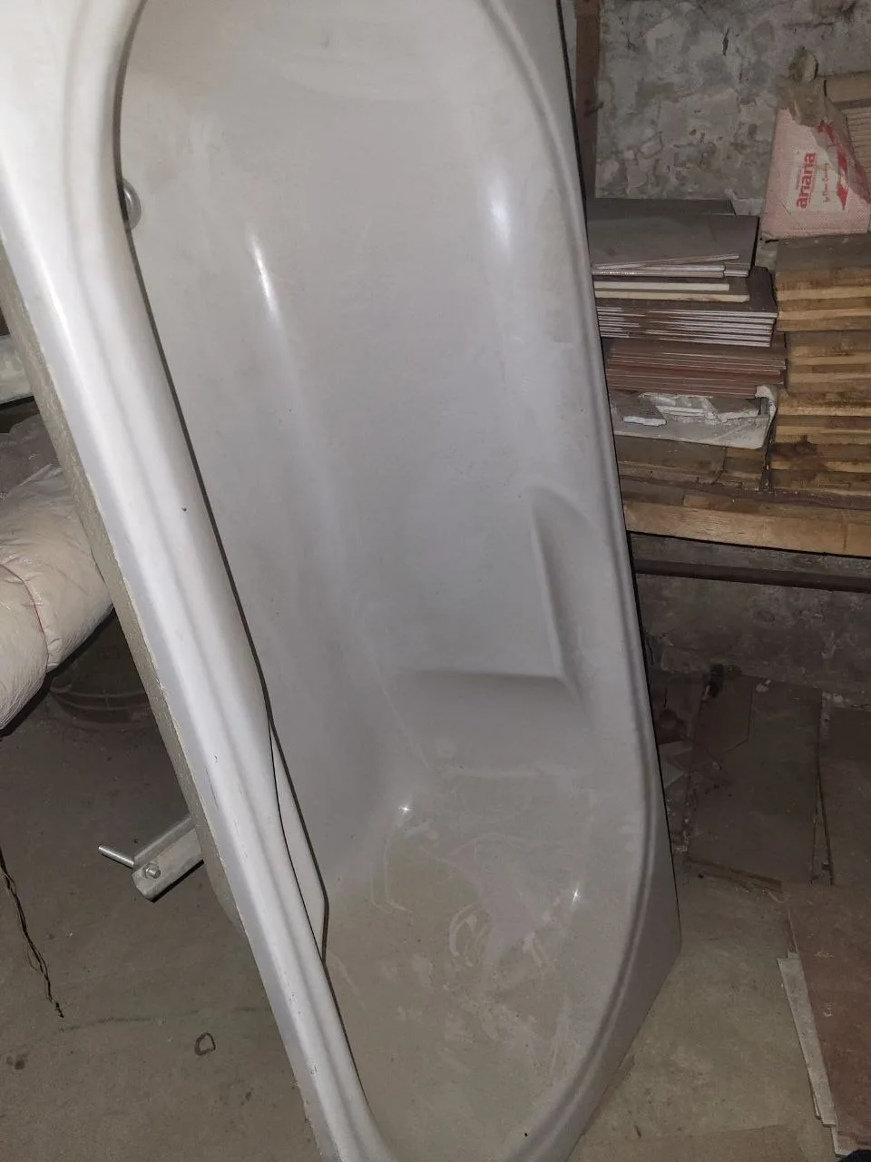Продам акриловую ванную (новую)