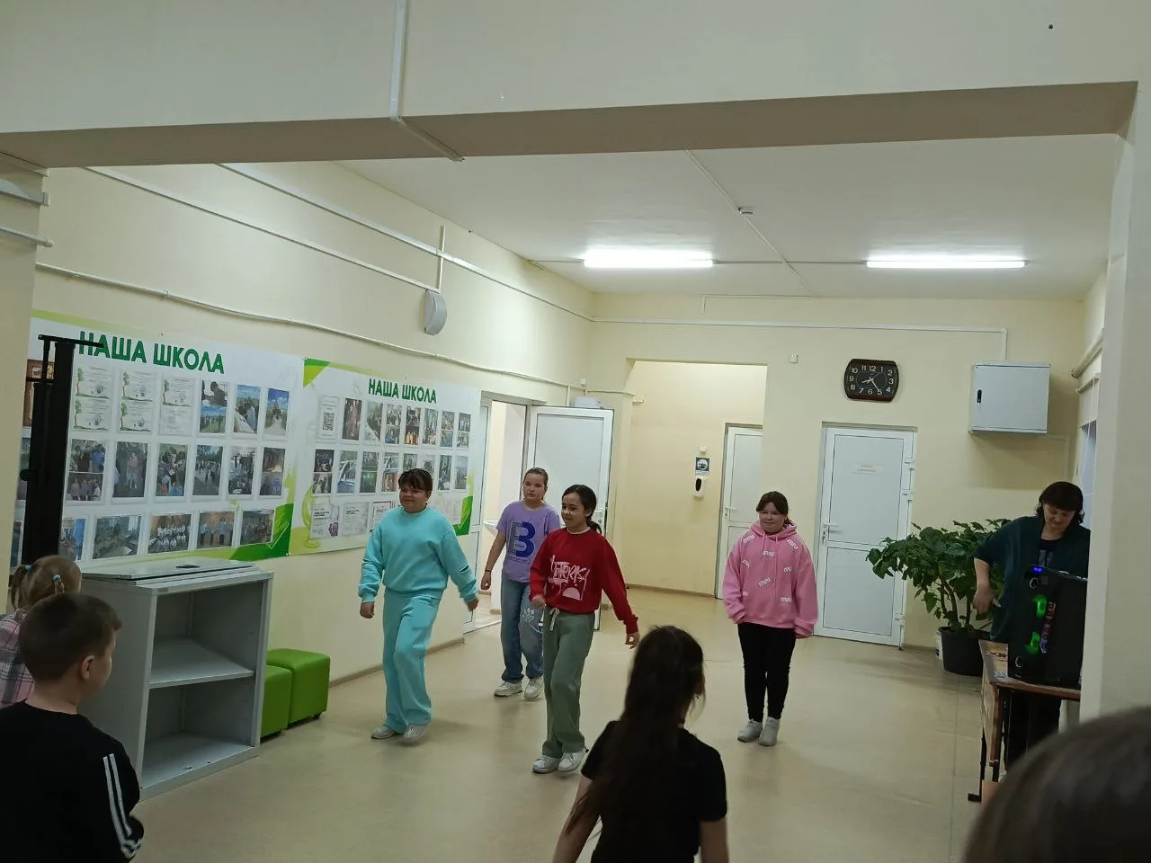 ✍️А мы продолжаем наше бодрое, доброе  утро с улыбкой и энергией! 🍭
