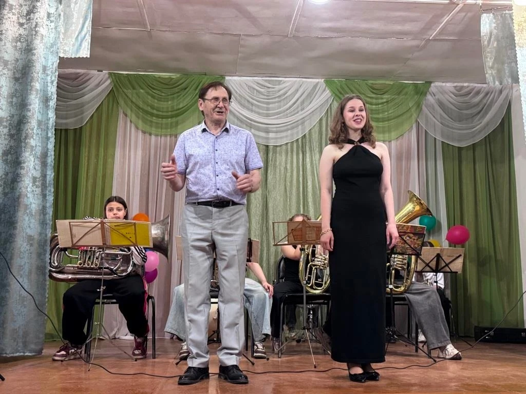 18 мая в Доме культуры села Жажлево духовой оркестр «Варяг» принял участие  в выездном ...
