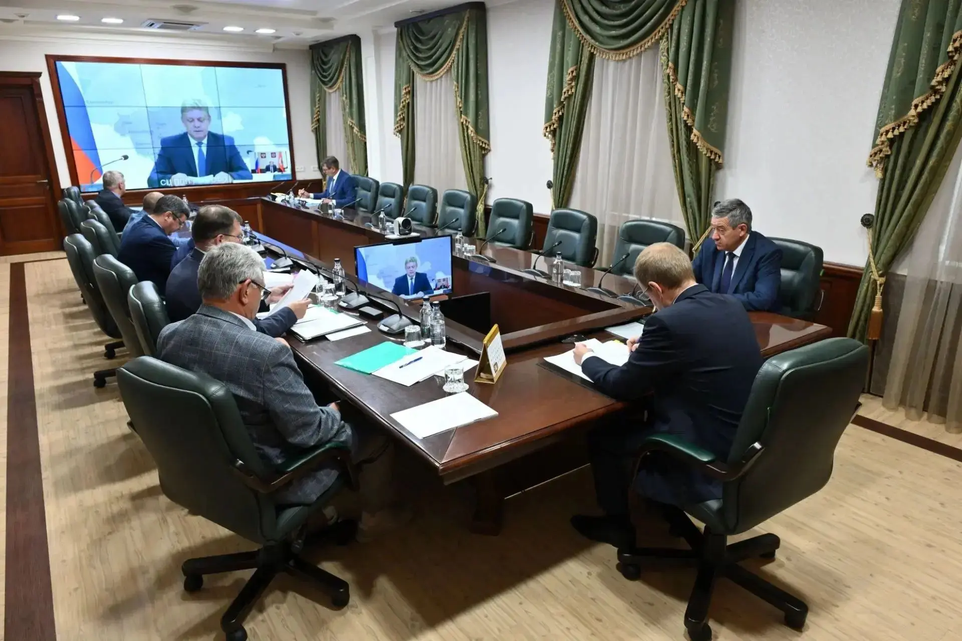 Полномочный представитель Президента в Сибирском федеральном округе Анатолий Серышев пр...