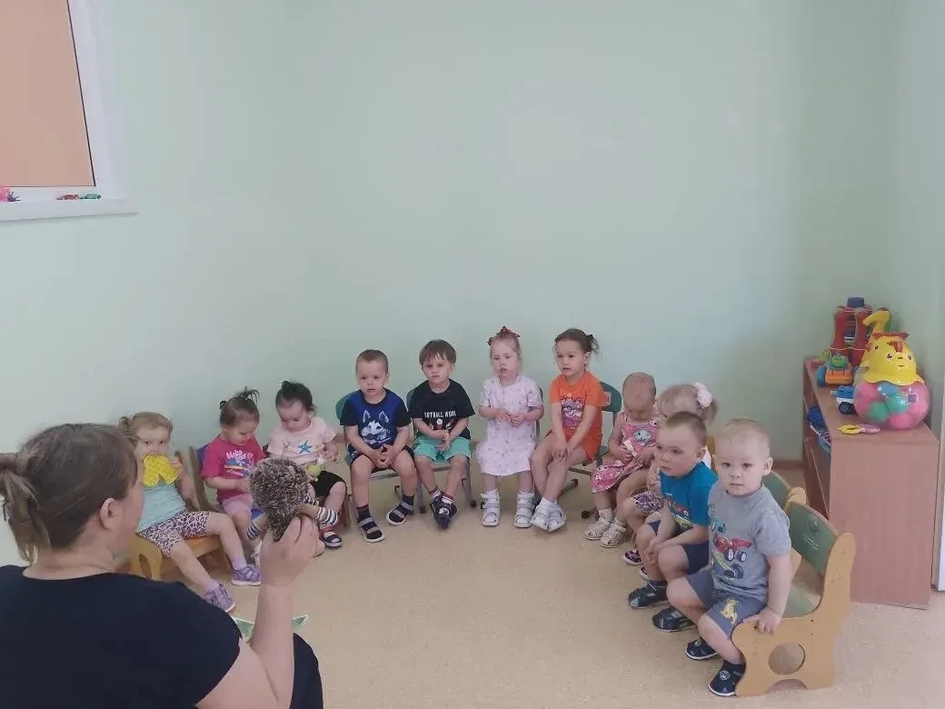 Солнышко, просыпайся! ☀️

Сегодня в нашей группе «Зайчата» настоящий летний праздник! 
К ребятам при