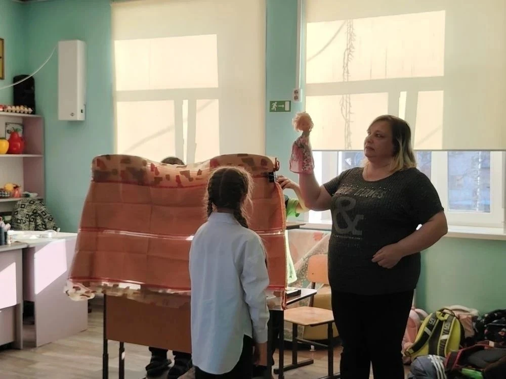 Познание + творчество = успех!
Педагоги познакомили ребят с удивительным миром кукольного театра:
ра