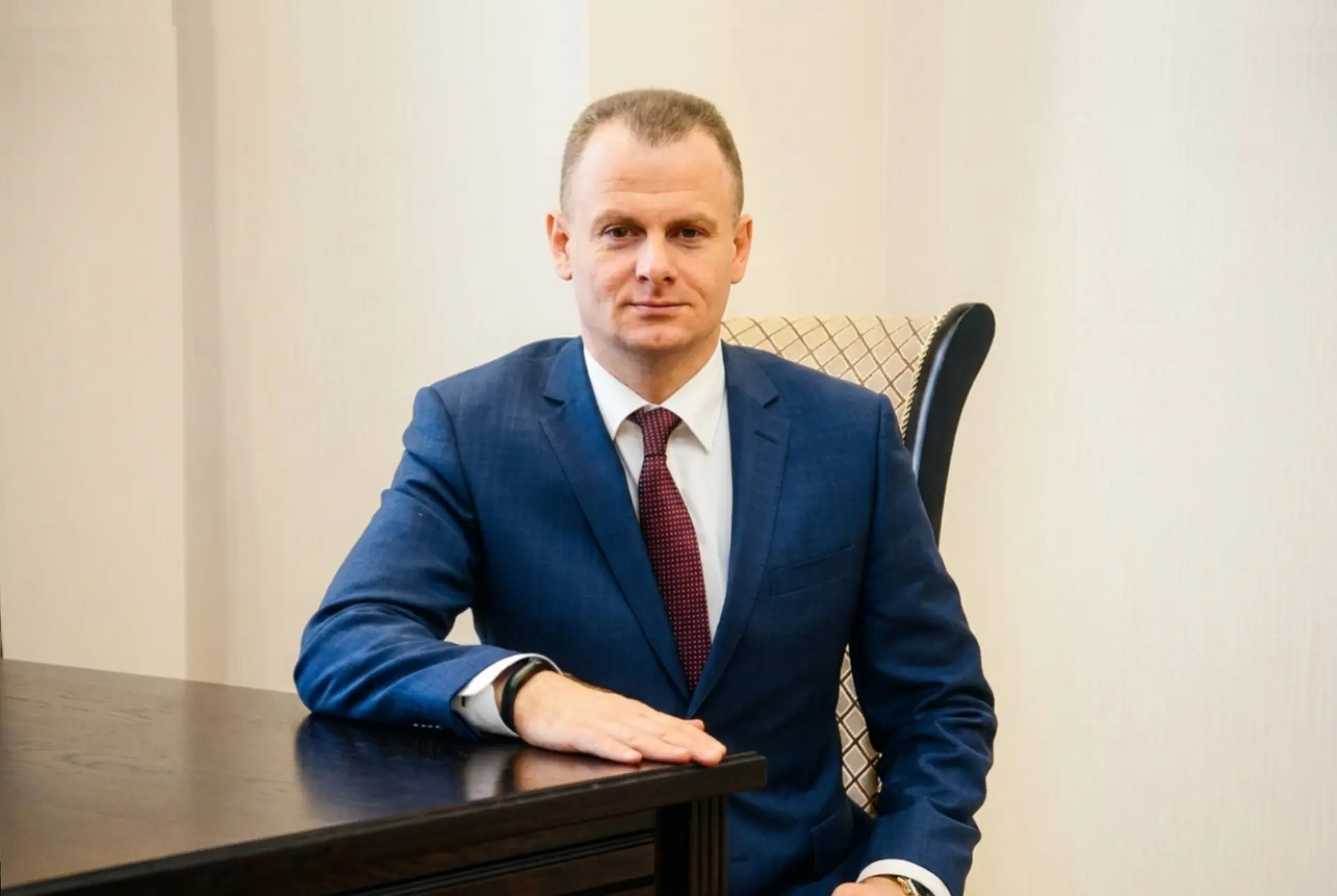Уважаемые студенты, коллеги и партнёры!

Примите искренние поздравления! С Днём России! 

Амбарцум Р