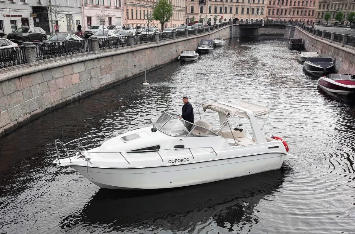 Сорокос
👴 до 8 человек
⚓️ Грибоедова
🚾 Туалет ➕
💳 от 8000 час

https://78kater.ru/katera/sorokos
