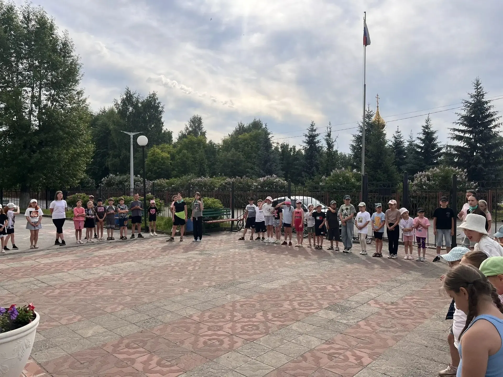 В летнем лагере дневного пребывания школы № 44 прошла торжественная церемония вручения знаков отличи
