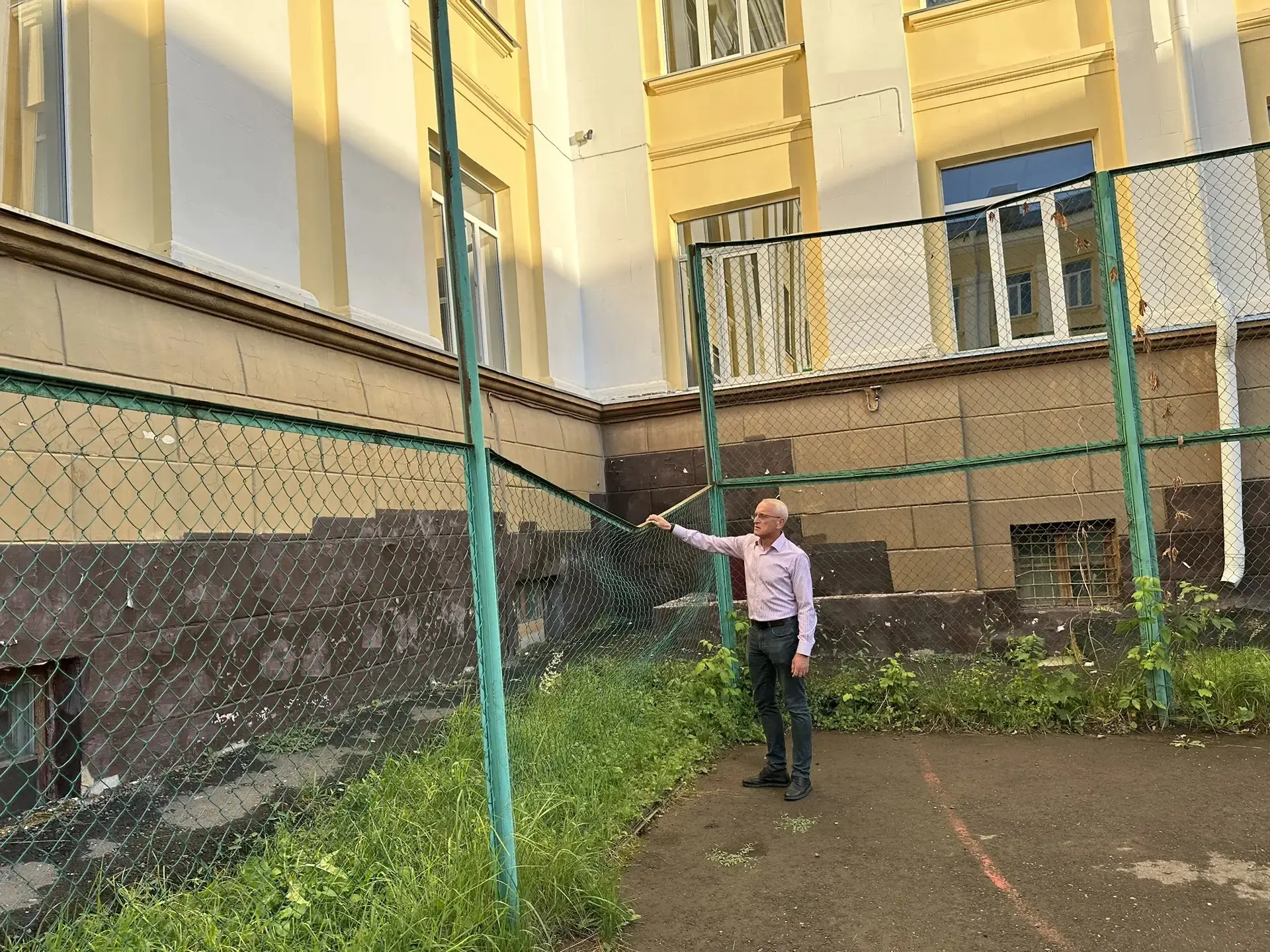 ✅Благоустройство школьной территории: футбольная площадка стала безопаснее!

На территории нашей шко