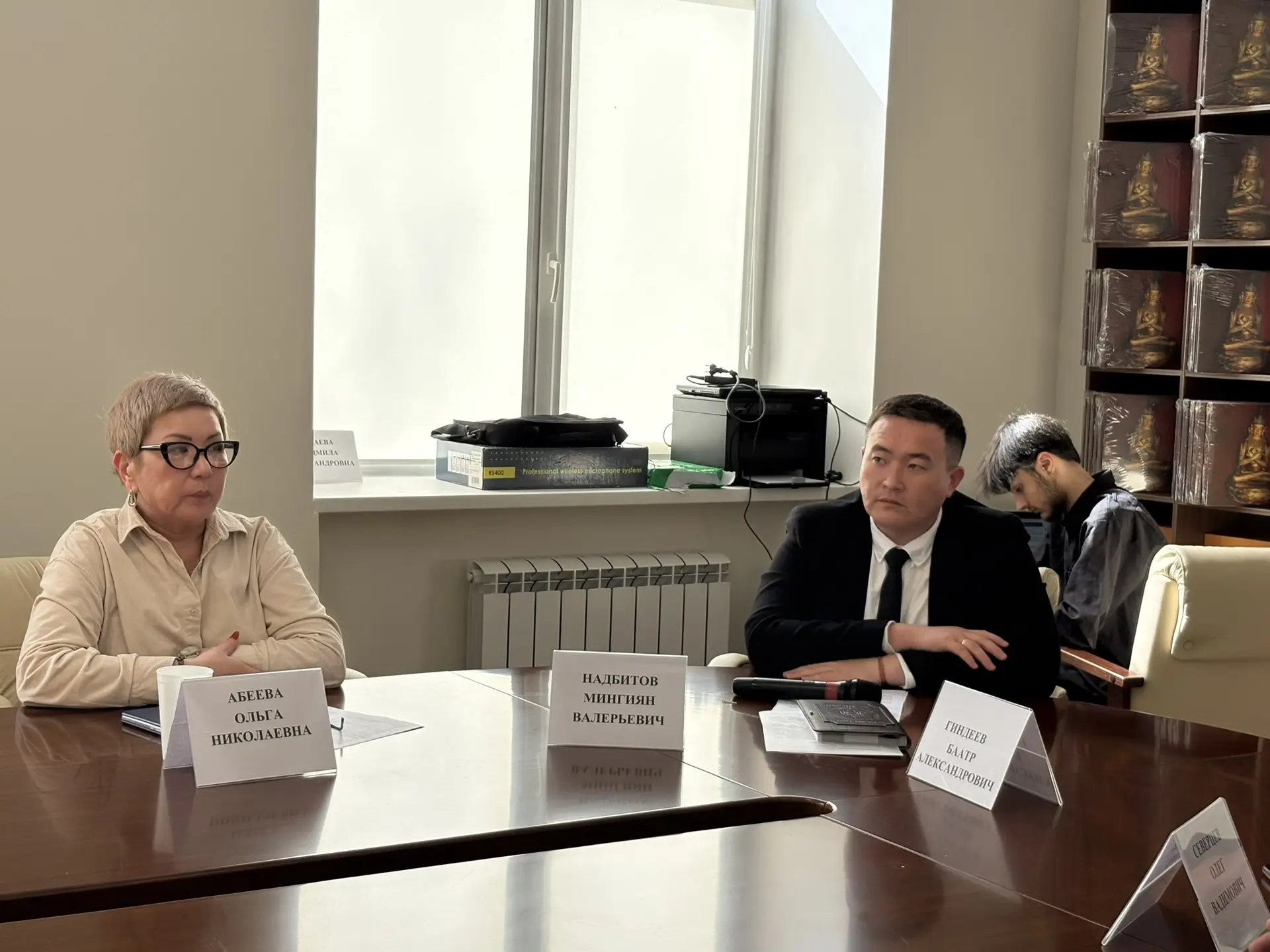 Сохраняя прошлое, защищаем будущее: в КалмГУ проходит «Открытый диалог» о геноциде советского народа