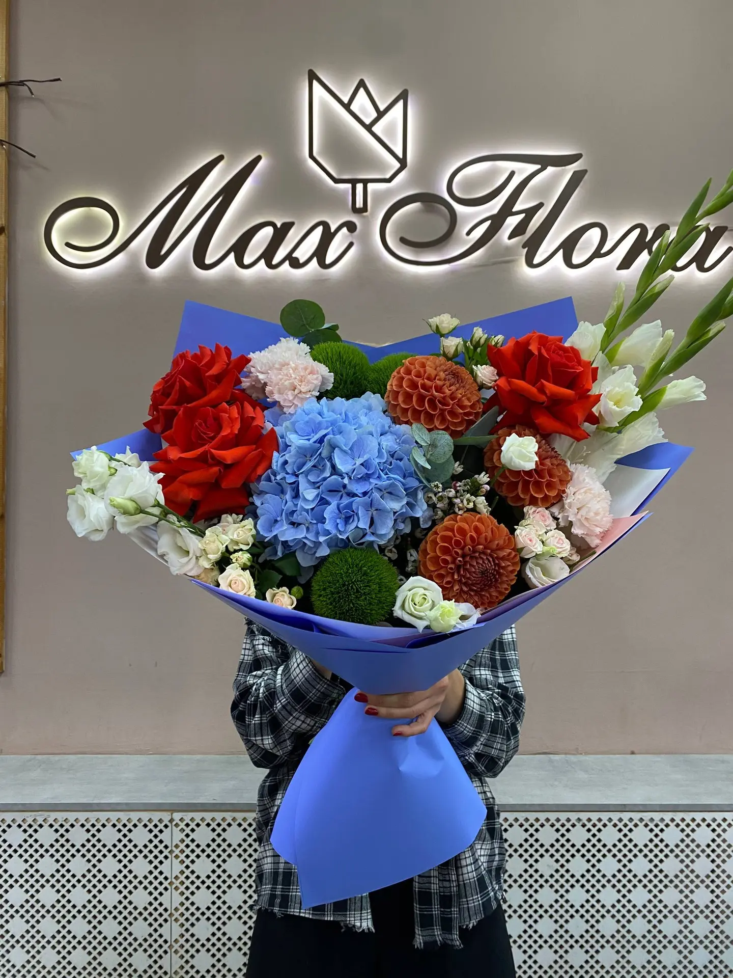 Бесплатная доставка цветов https://maxflorabuket.ru/collection/bukety