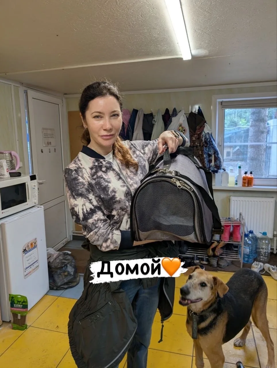 Котик из #семь_котят уехал в новую семью❤️ Будь счастлив, кроха!

Серая сестренка на фото с ним все 