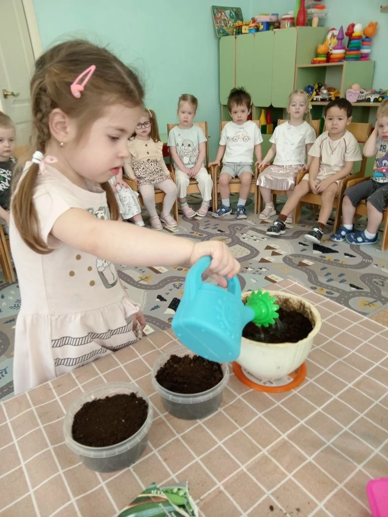 📢 Участие в межрегиональной акции «Огород на окне» Воспитанники второй младшей группы нашего детског