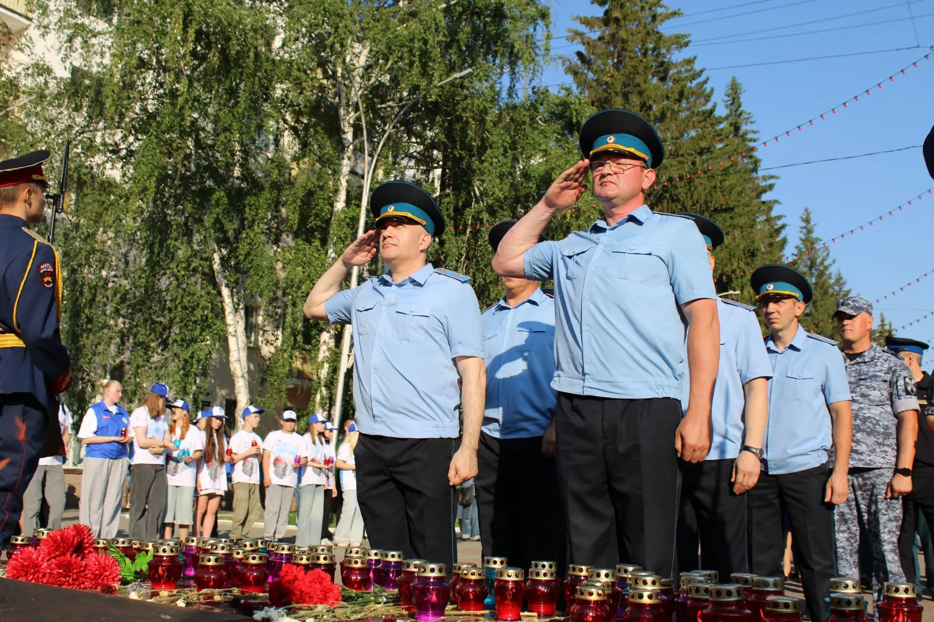 Судебные приставы почтили память погибших в Великой Отечественной войне и зажгли свечи
 
🕯В канун 8
