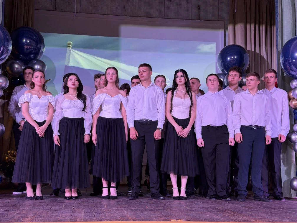 🎓 В 1-м корпусе прошёл Последний звонок для 11 класса  В стенах нашей школы прозвучал главный звонок