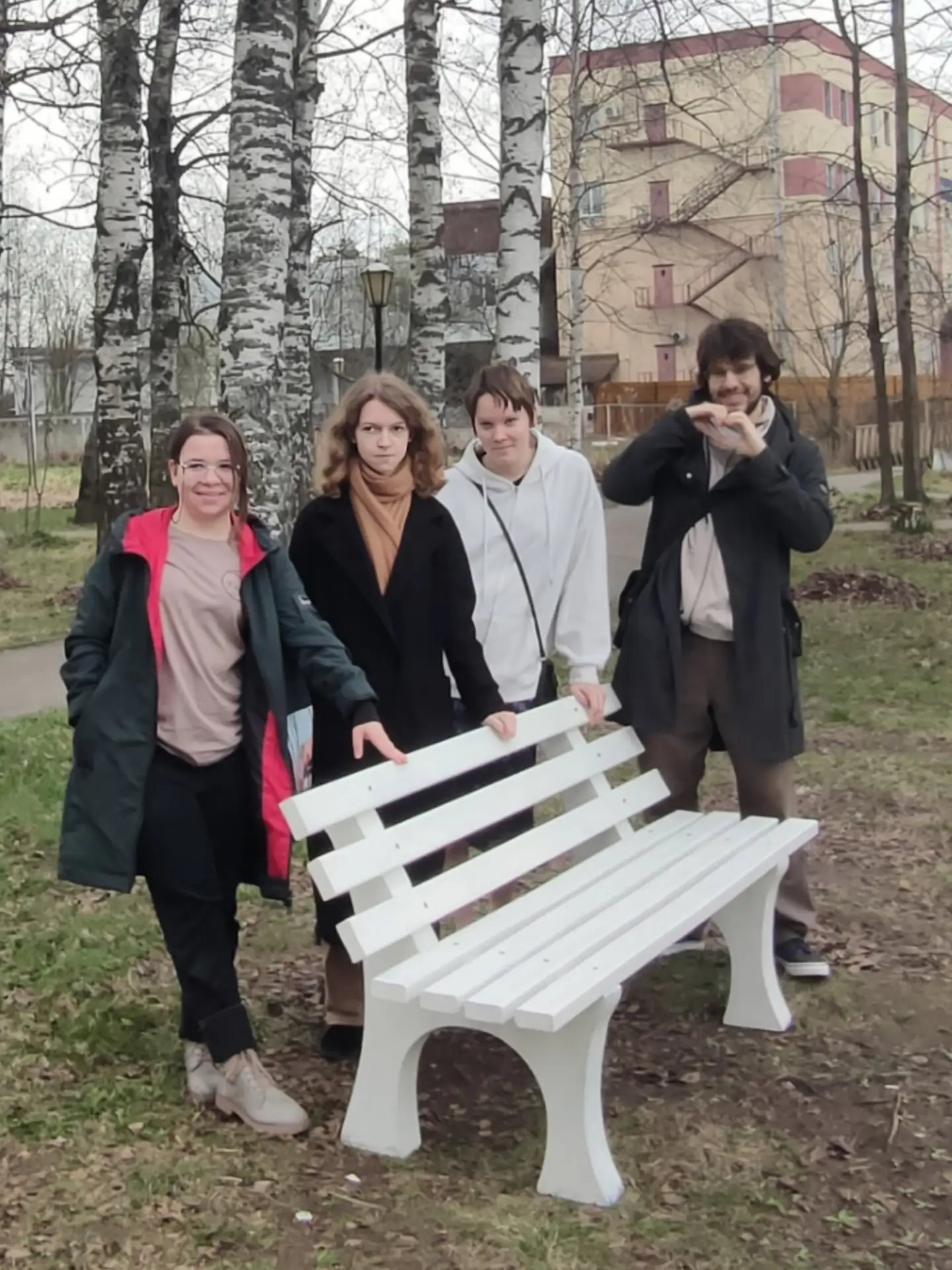 ♻️ Первая скамейка из вторсырья появилась в университете «Дубна»  🗑 Ее изготовили из переработанного