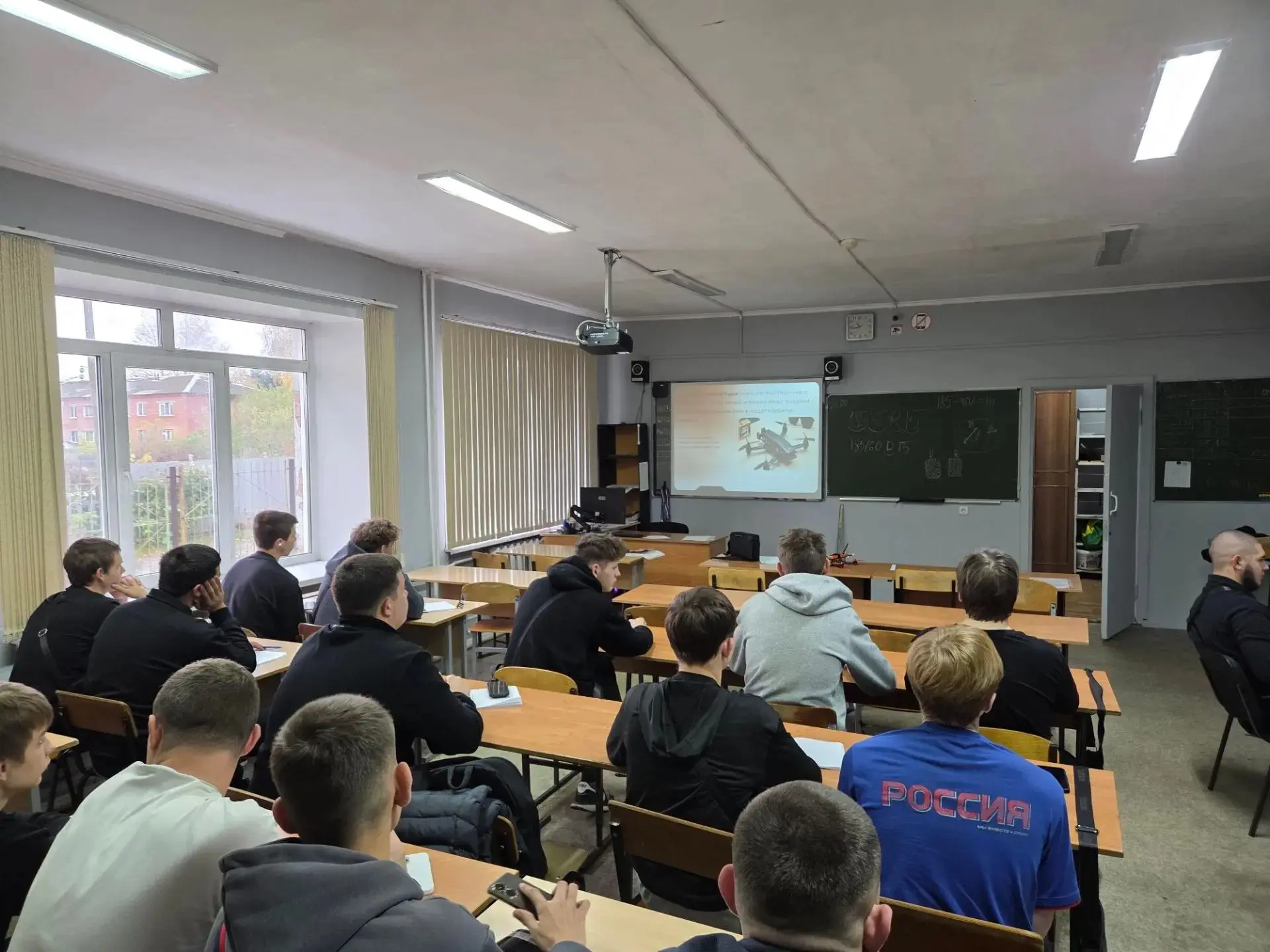 🚀 «Вектор-Кузбасс» набирает высоту: школьники и студенты приступили к обучению