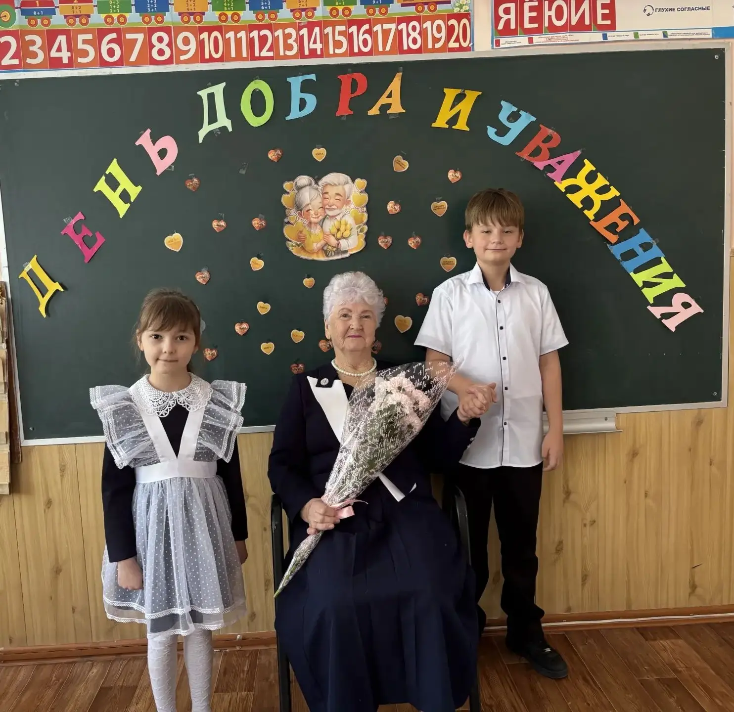 ❤Акция "Тепло сердец":  Побединская школа поздравляет ветеранов педагогического труда!